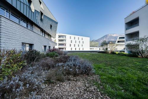 A 2 Pas Du Lac - Appartement T2 Avec Climatisation Terrasse Et Garage