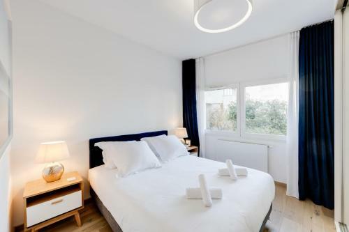 A 2 Pas Du Lac - Appartement T2 Avec Climatisation Terrasse Et Garage