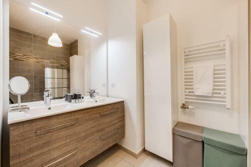 A 2 Pas Du Lac - Appartement T2 Avec Climatisation Terrasse Et Garage