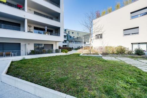 A 2 Pas Du Lac - Appartement T2 Avec Climatisation Terrasse Et Garage