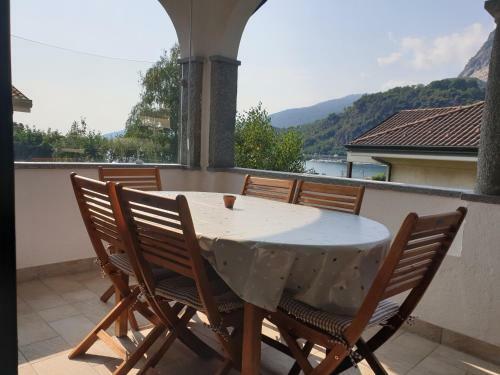 Apartment With Lake View