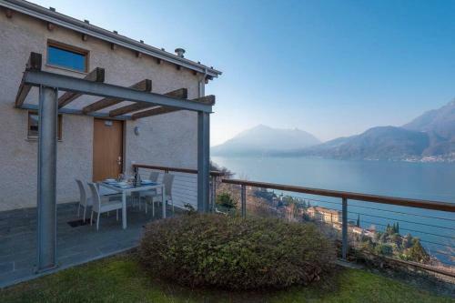 Beautiful Poolside And Stunning Lake View Gardenia