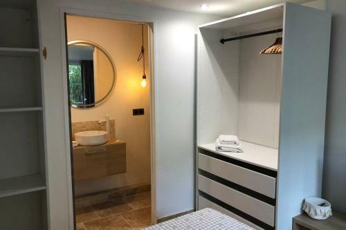 Apartamento New ! Lovely 3 Br/ 3 Bth With Garden