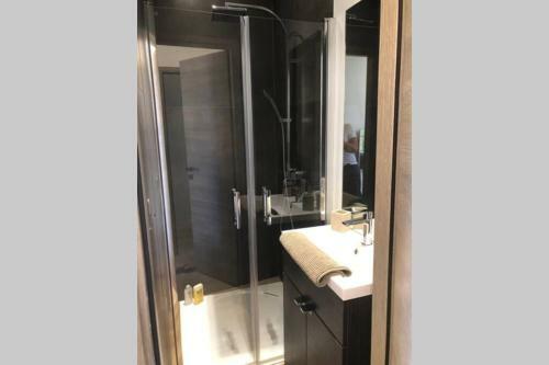 Apartamento New ! Lovely 3 Br/ 3 Bth With Garden