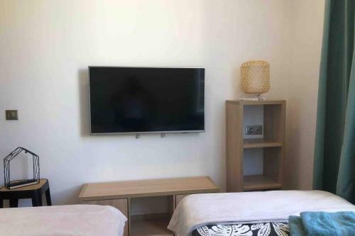 Apartamento New ! Lovely 3 Br/ 3 Bth With Garden