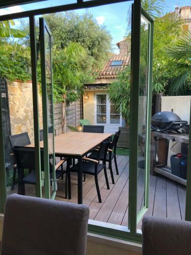 Apartamento New ! Lovely 3 Br/ 3 Bth With Garden