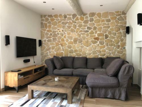 Apartamento New ! Lovely 3 Br/ 3 Bth With Garden