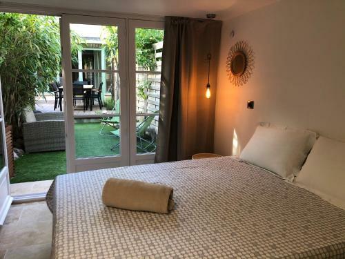 Apartamento New ! Lovely 3 Br/ 3 Bth With Garden