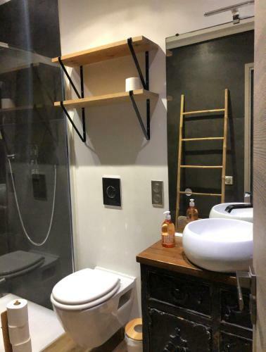 Apartamento New ! Lovely 3 Br/ 3 Bth With Garden
