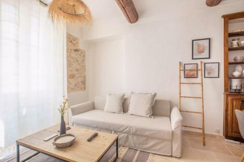 Apartment Near The Sea In Antibes
