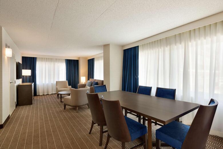 Hotel Embassy Suites Logan Airport
