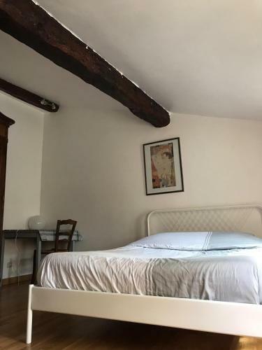 La Maison Entre Les Ar�nes Et La Gare
