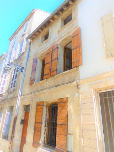 La Maison Entre Les Ar�nes Et La Gare