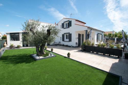 L'olivier, Villa Climatis�e, Piscine Et Parking