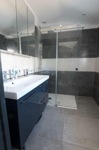 L'olivier, Villa Climatis�e, Piscine Et Parking