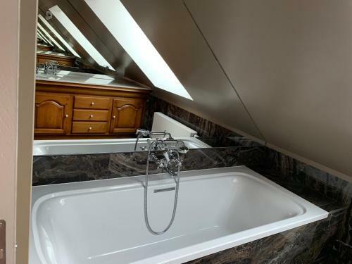 Hostal L'appartement Et Les Suites de Vjl...