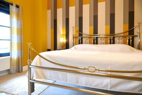 Hostal L'appartement Et Les Suites de Vjl...