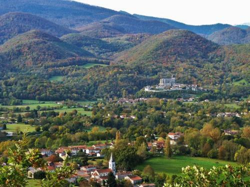Cottage Les Pyr�n�es Au Bord de L'eau
