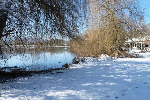 Cottage Les Pyr�n�es Au Bord de L'eau