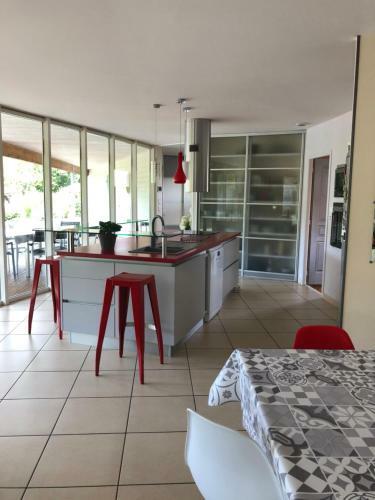 Villa Anani 9/p+1bb Piscine Chauff�e