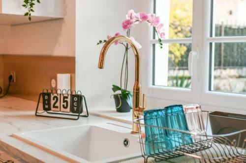 Instant Fleury: Maison de Caract�re, Jardin Secret