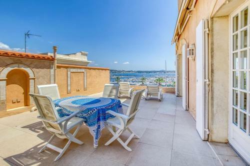Magnificent Luxury Home With Garden In Bandol
