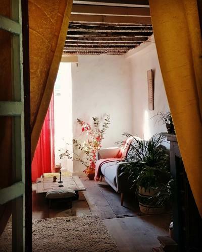 Hostal Abury