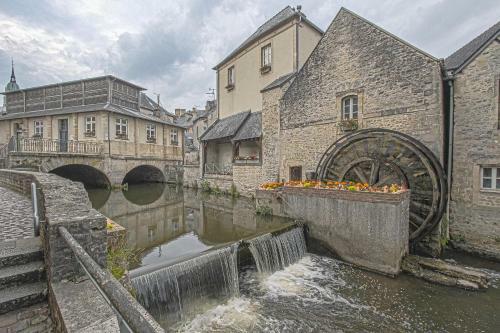 La Cour Des Teinturiers