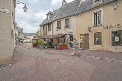 La Cour Des Teinturiers