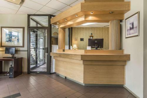 Quality Hotel & Suites Sherbrooke