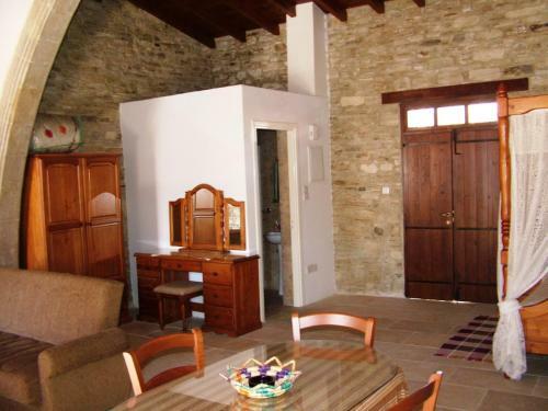 Romios Apartments