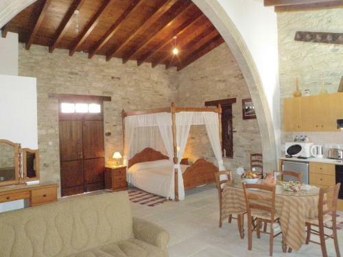 Romios Apartments