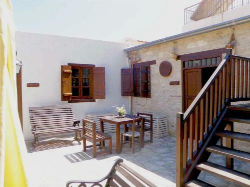 Romios Apartments