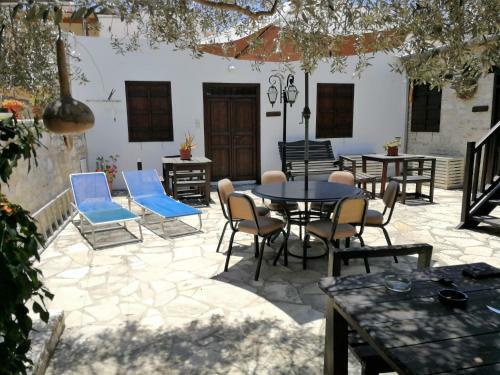 Romios Apartments