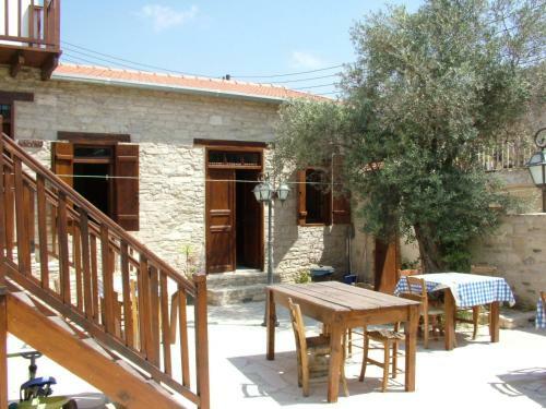 Romios Apartments