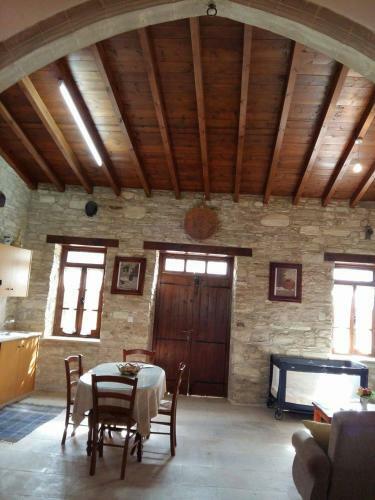 Romios Apartments