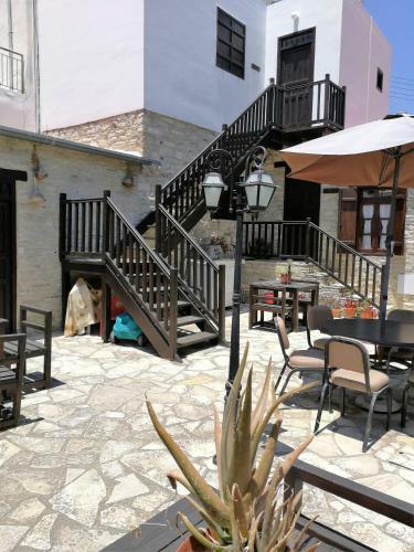 Romios Apartments