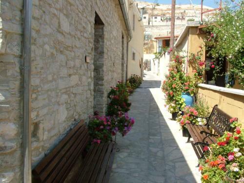 Romios Apartments