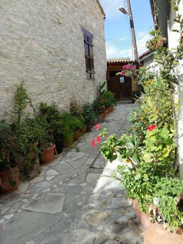 Romios Apartments