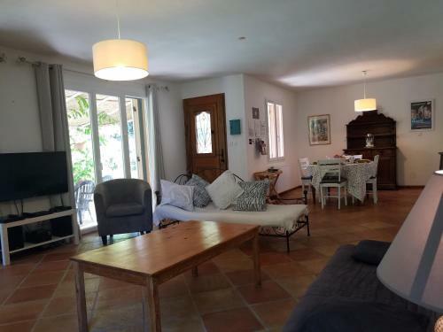 Entre N�mes Et Arles