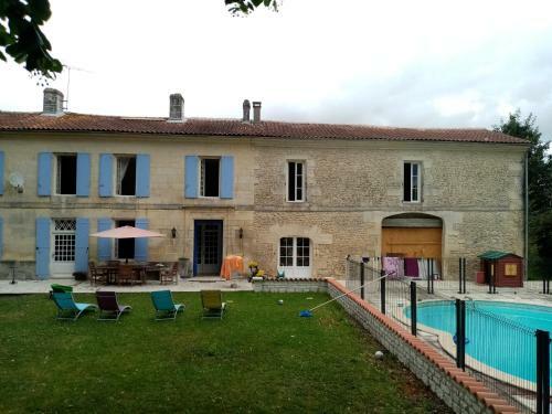Bed & Breakfast Les Ormes De Belluire