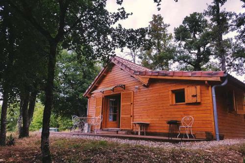 Chalet Champ�tre Dans Les Bois Du Lot, Immersion.