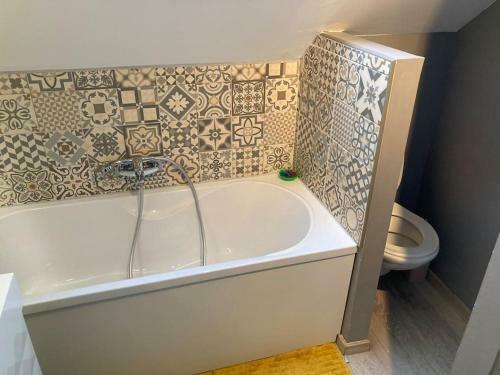 Belle Maison R�nov�e Avec Jardin Bien Situ�e