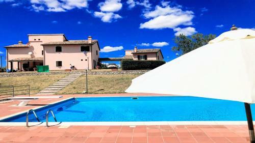 Villa Vallocchia - Sleeps 18 Exclusive Poolgrounds Spoleto 10 Mins Rome 1 Hr