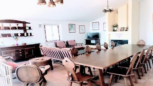 Villa Vallocchia - Sleeps 18 Exclusive Poolgrounds Spoleto 10 Mins Rome 1 Hr