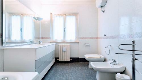 Villa Vallocchia - Sleeps 18 Exclusive Poolgrounds Spoleto 10 Mins Rome 1 Hr