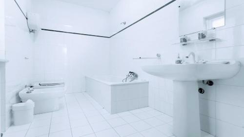 Villa Vallocchia - Sleeps 18 Exclusive Poolgrounds Spoleto 10 Mins Rome 1 Hr