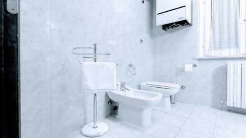 Villa Vallocchia - Sleeps 18 Exclusive Poolgrounds 4