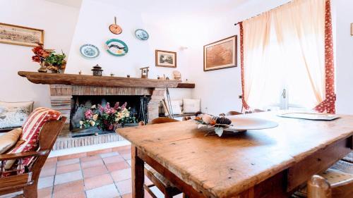 Villa Vallocchia - Sleeps 18 Exclusive Poolgrounds 4