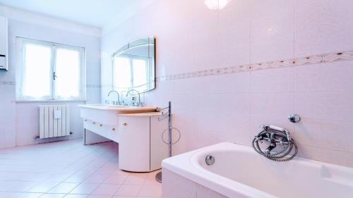 Villa Vallocchia - Sleeps 18 Exclusive Poolgrounds 2